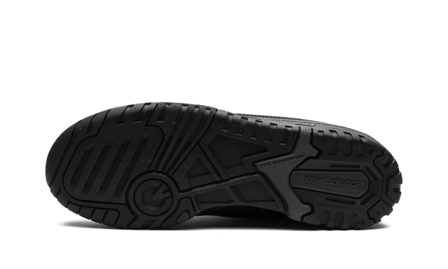 Court 550 Triple Black