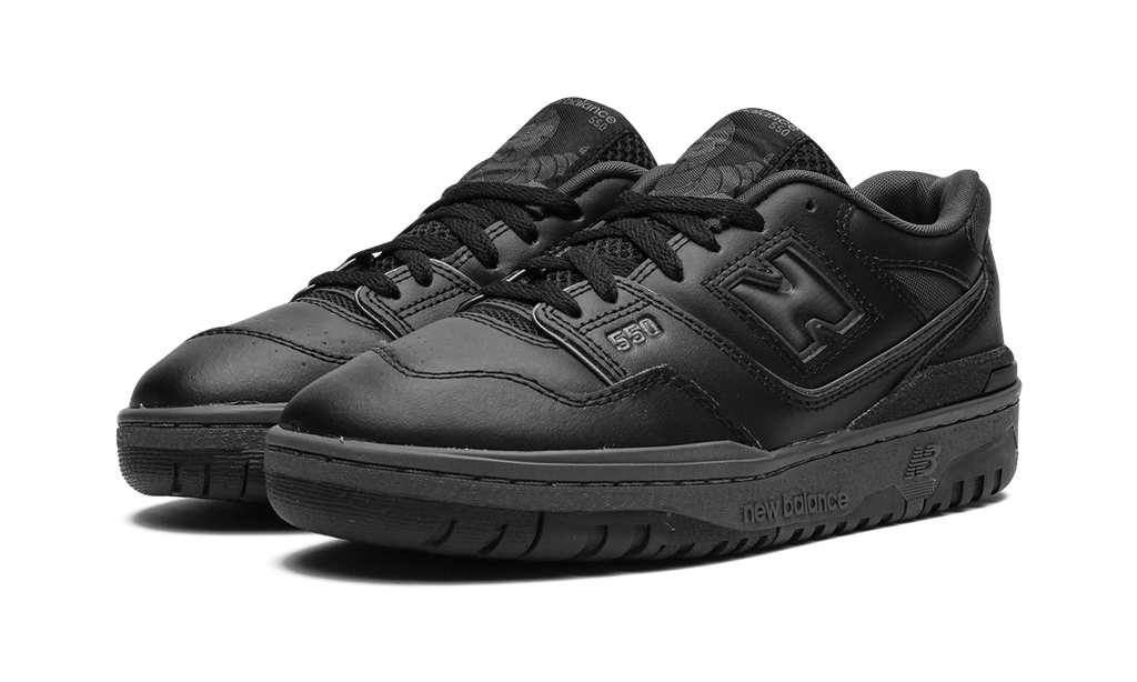 Court 550 Triple Black