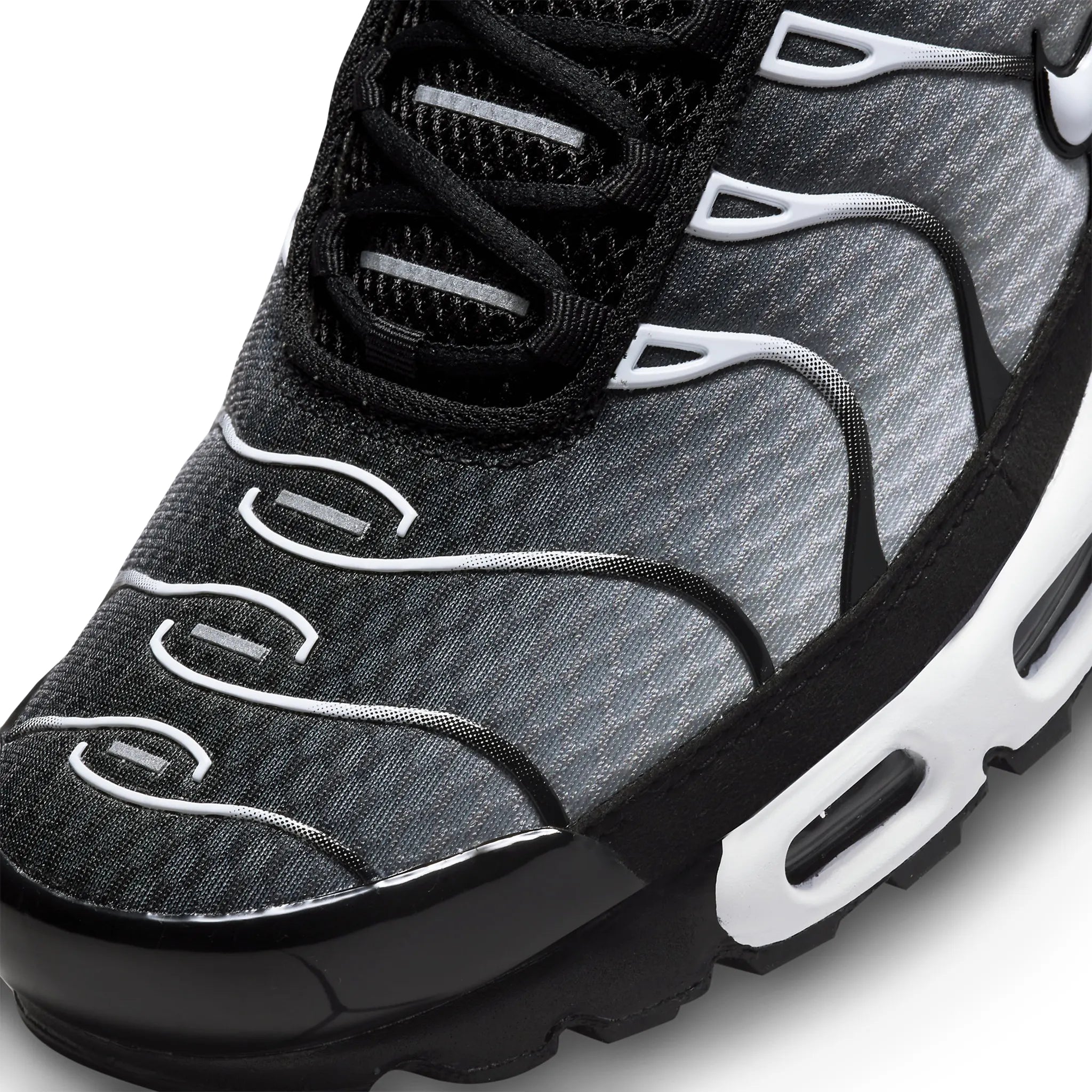 TN Runner Max Plus Black Metallic Silver